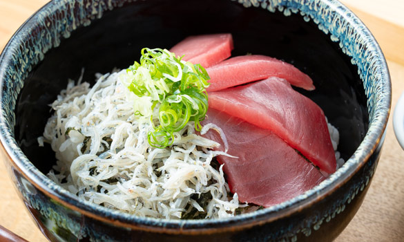 マグロ&しらす丼